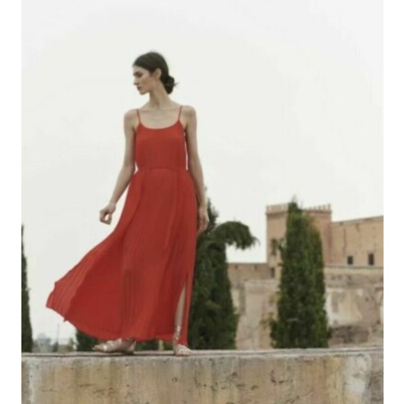 Banana Republic Dresses & Skirts - Banana Republic Pleated Maxi Dress